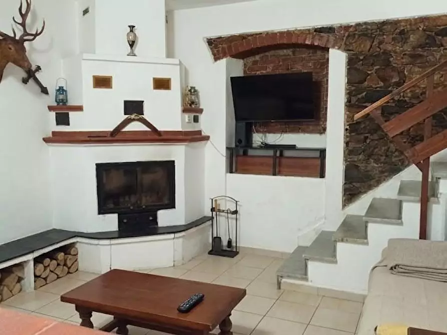 Immagine 4 di Casa semindipendente in vendita  a Ortonovo