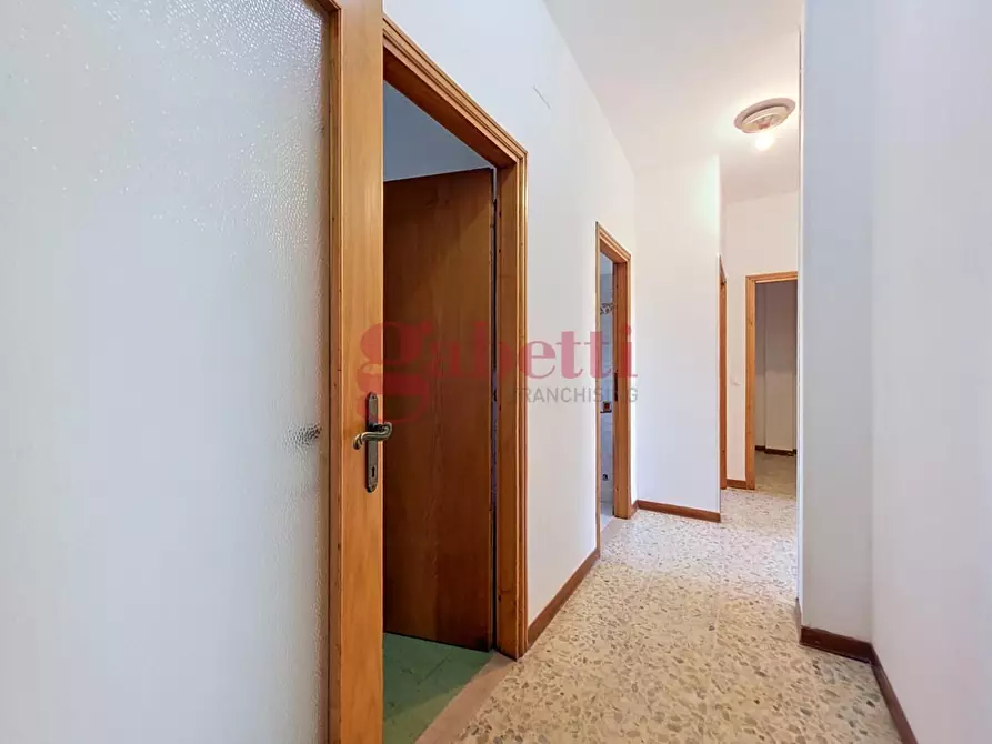 Immagine 9 di Appartamento in vendita  a Pisa