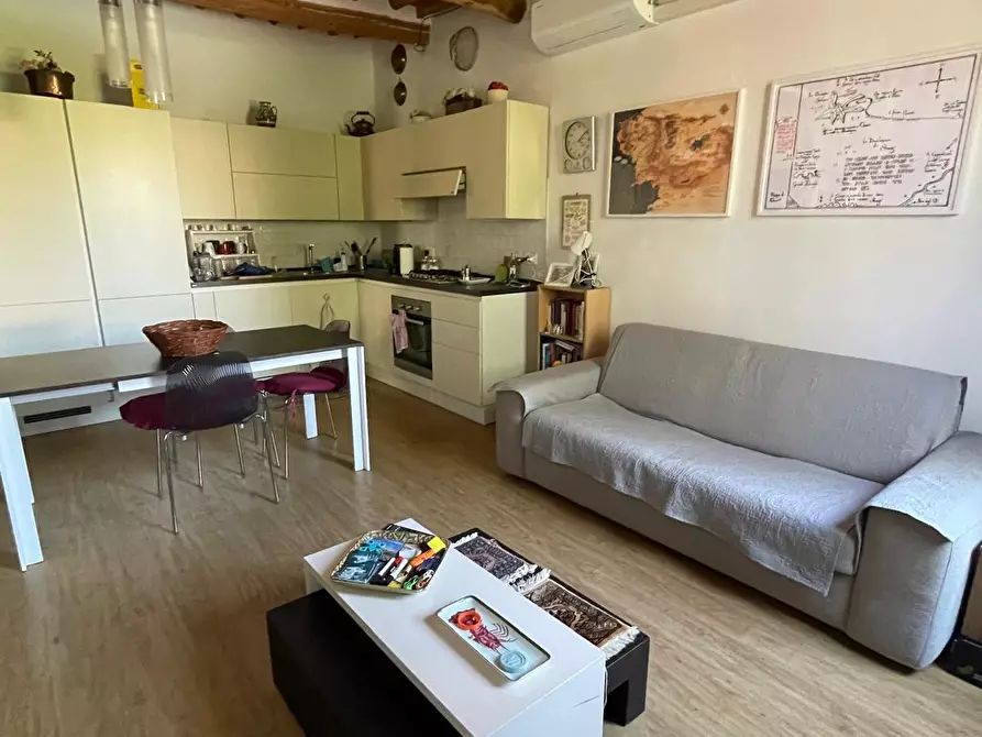 Immagine 1 di Appartamento in affitto  a Lucca
