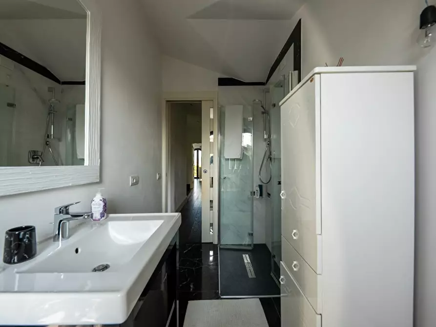 Immagine 18 di Villa in vendita  a Pietrasanta