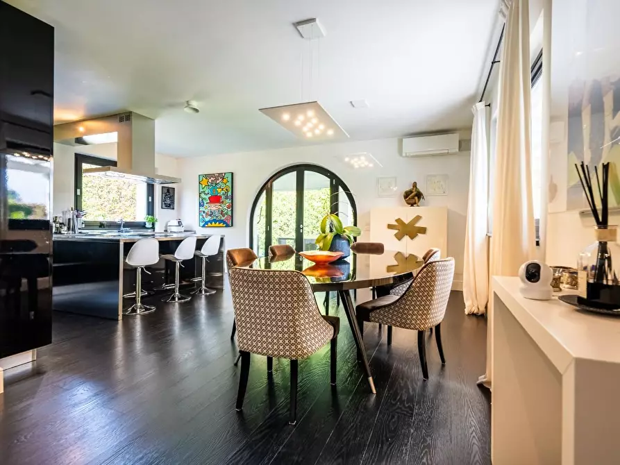Immagine 7 di Villa in vendita  a Pietrasanta