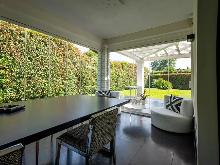 Immagine 11 di Villa in vendita  a Pietrasanta