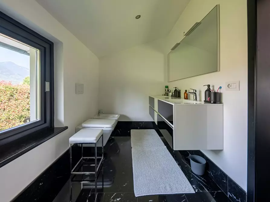 Immagine 16 di Villa in vendita  a Pietrasanta