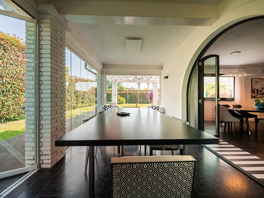 Immagine 12 di Villa in vendita  a Pietrasanta