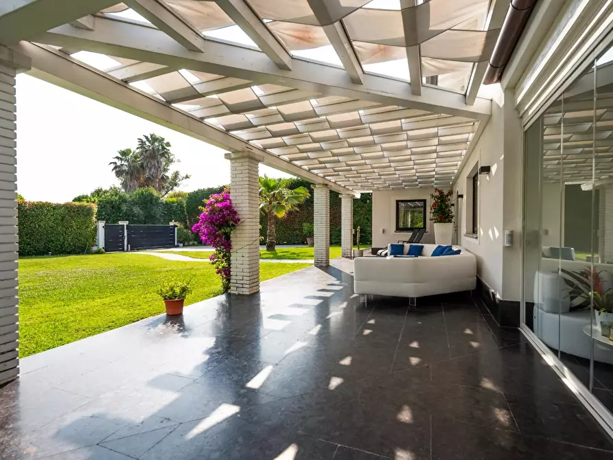 Immagine 5 di Villa in vendita  a Pietrasanta