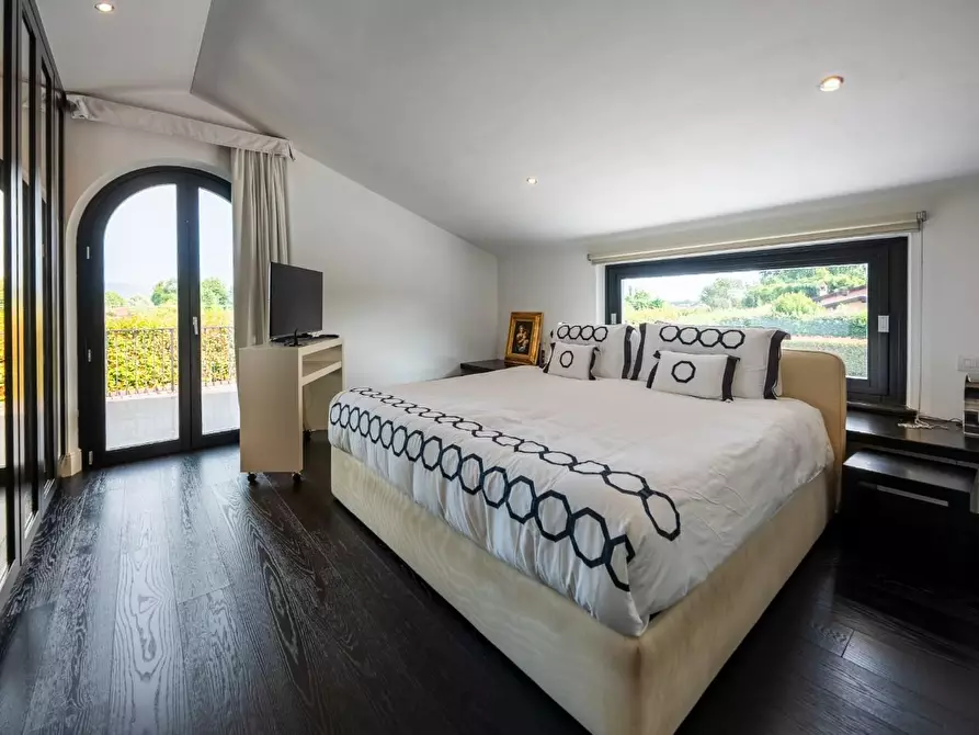 Immagine 14 di Villa in vendita  a Pietrasanta