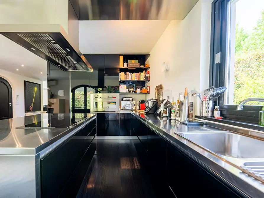 Immagine 9 di Villa in vendita  a Pietrasanta