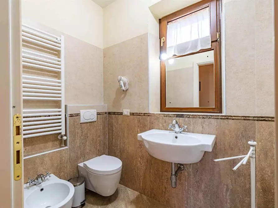 Immagine 51 di Rustico / casale in vendita  a Montalcino