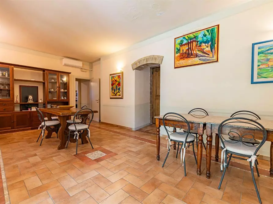 Immagine 19 di Rustico / casale in vendita  a Montalcino