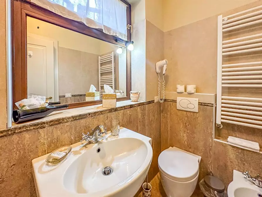 Immagine 37 di Rustico / casale in vendita  a Montalcino