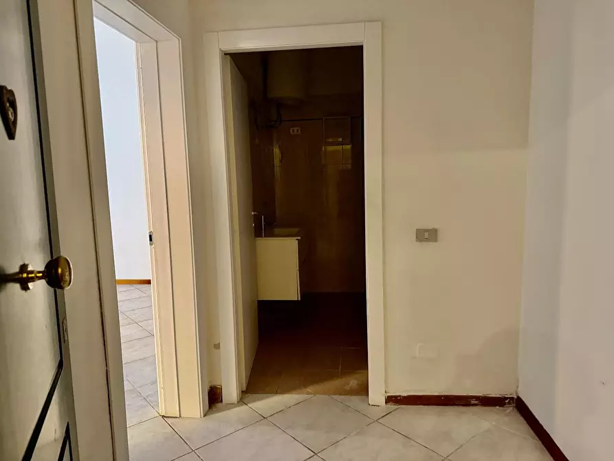 Immagine 2 di Appartamento in vendita  a Livorno