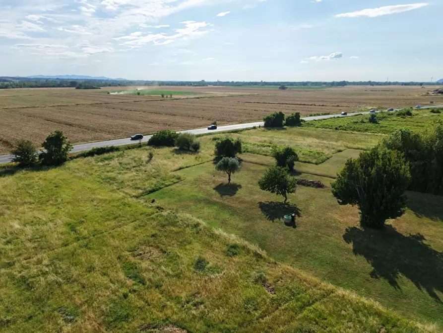 Immagine 1 di Terreno residenziale in vendita  a Pontedera