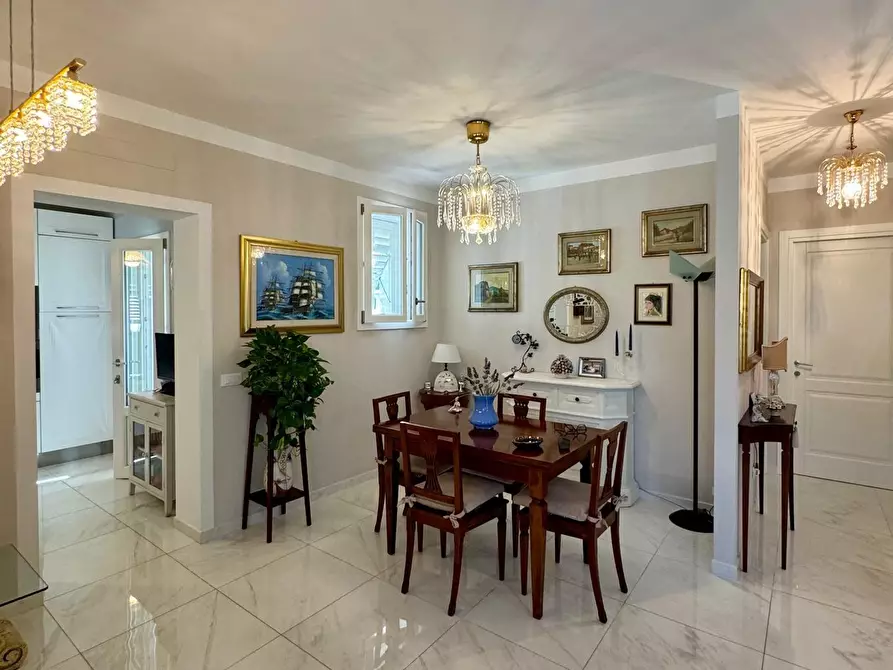 Immagine 6 di Villa in vendita  a Lucca