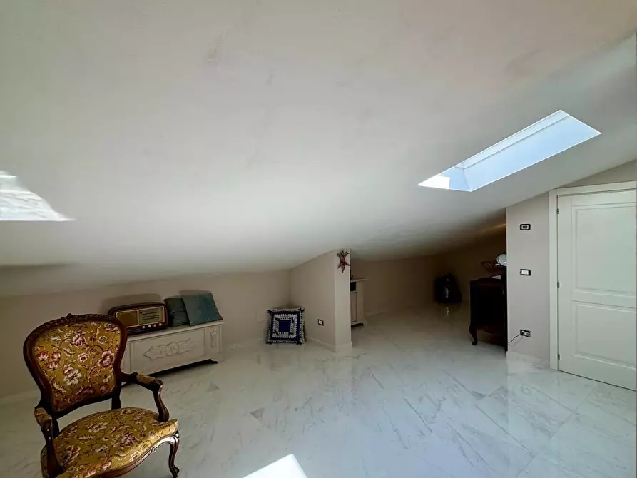 Immagine 34 di Villa in vendita  a Lucca