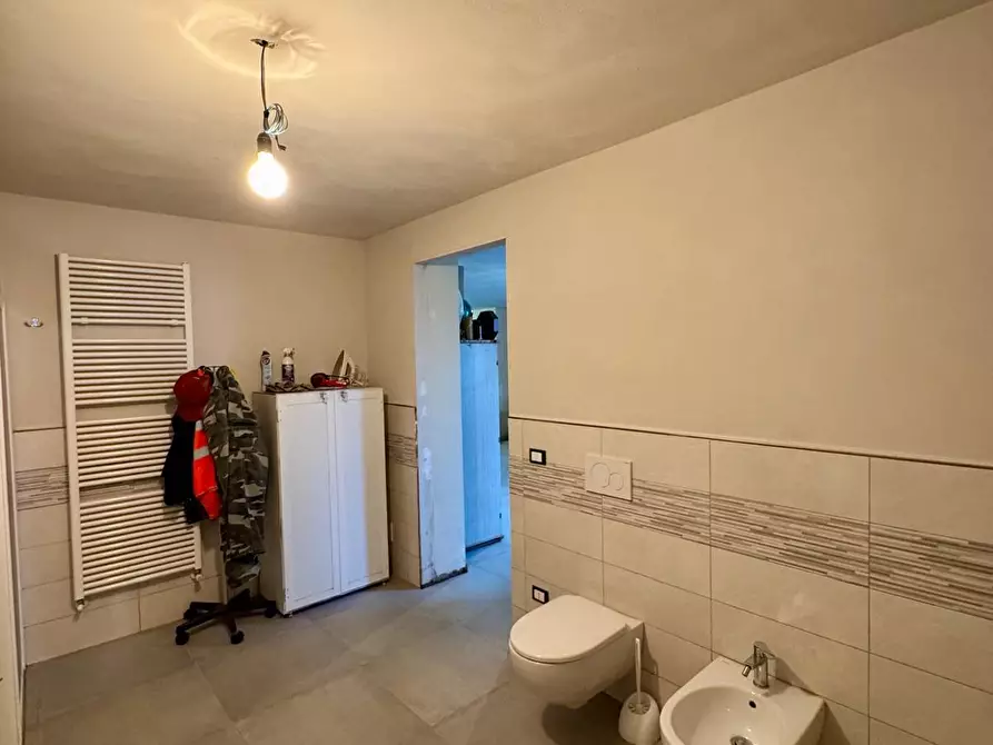 Immagine 40 di Villa in vendita  a Lucca