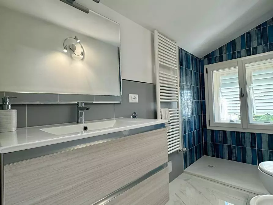 Immagine 26 di Villa in vendita  a Lucca