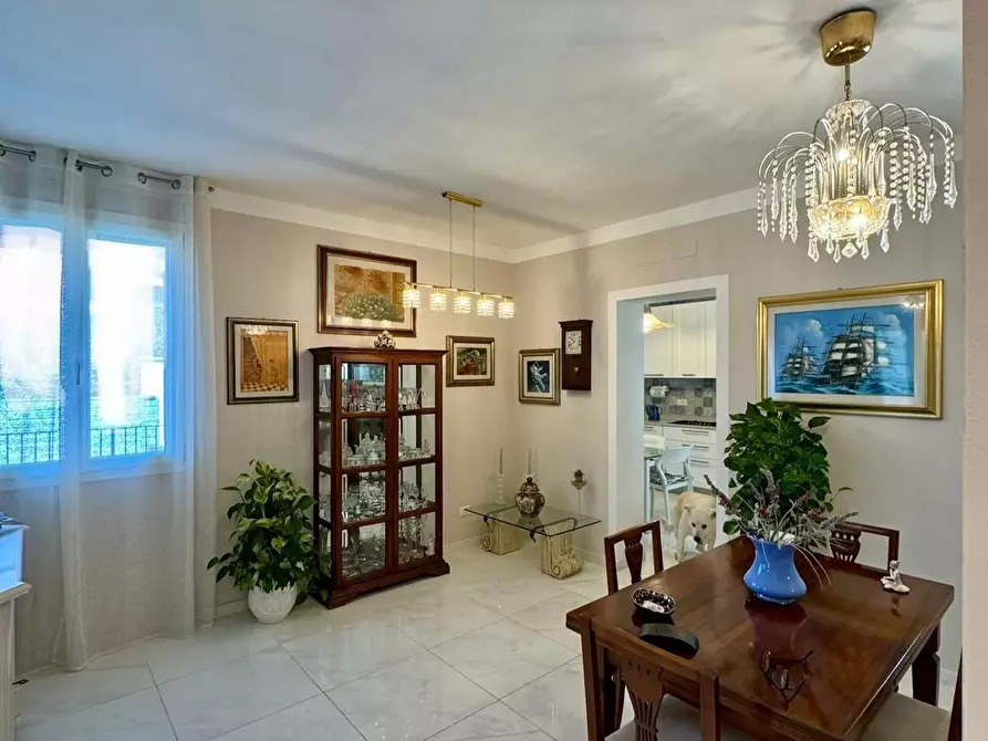 Immagine 8 di Villa in vendita  a Lucca