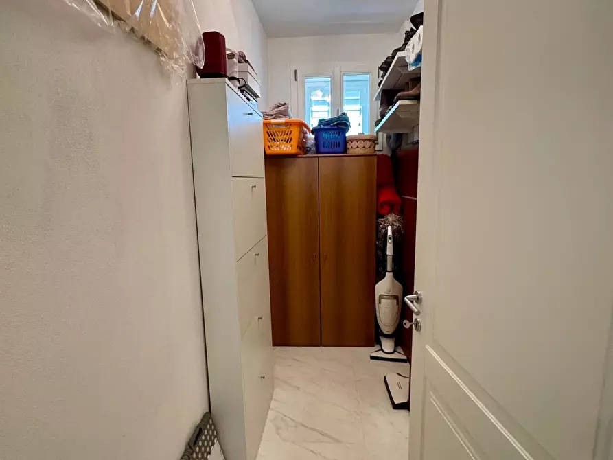 Immagine 17 di Villa in vendita  a Lucca