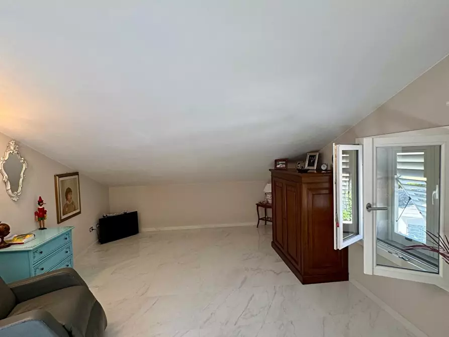 Immagine 33 di Villa in vendita  a Lucca