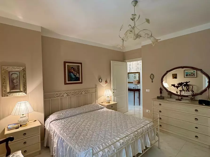 Immagine 15 di Villa in vendita  a Lucca
