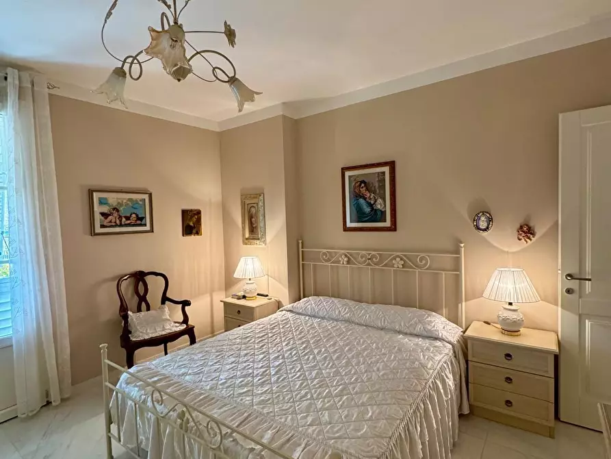 Immagine 14 di Villa in vendita  a Lucca