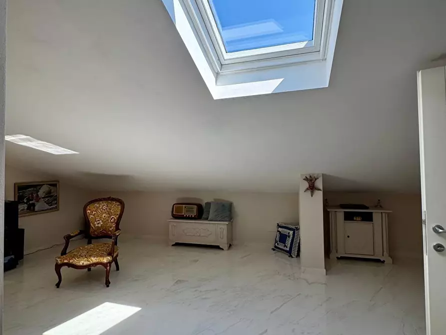 Immagine 29 di Villa in vendita  a Lucca