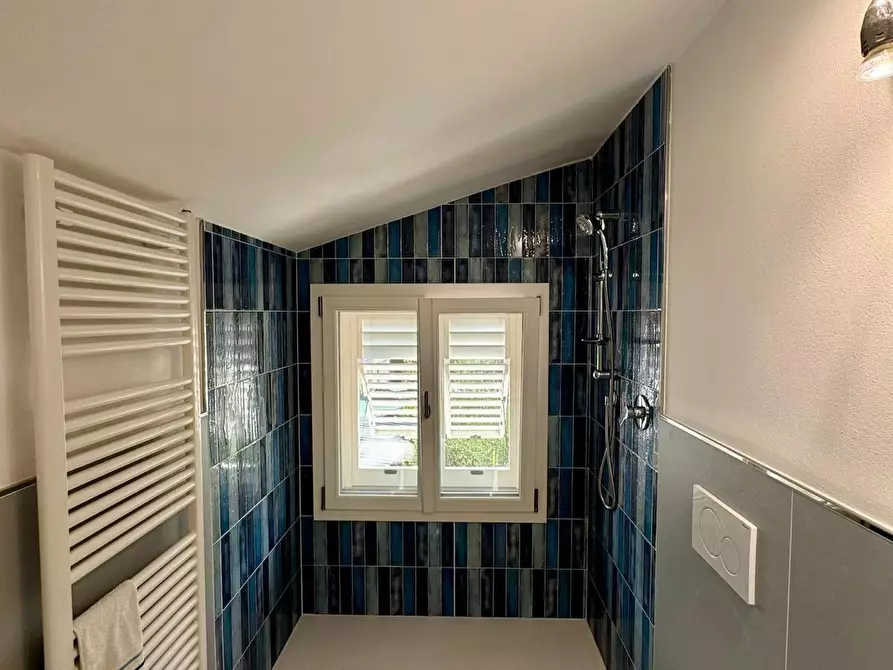 Immagine 27 di Villa in vendita  a Lucca