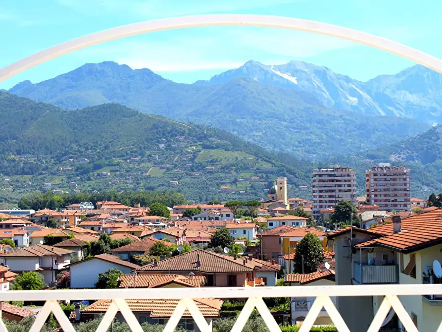 Immagine 46 di Mansarda in vendita  a Seravezza