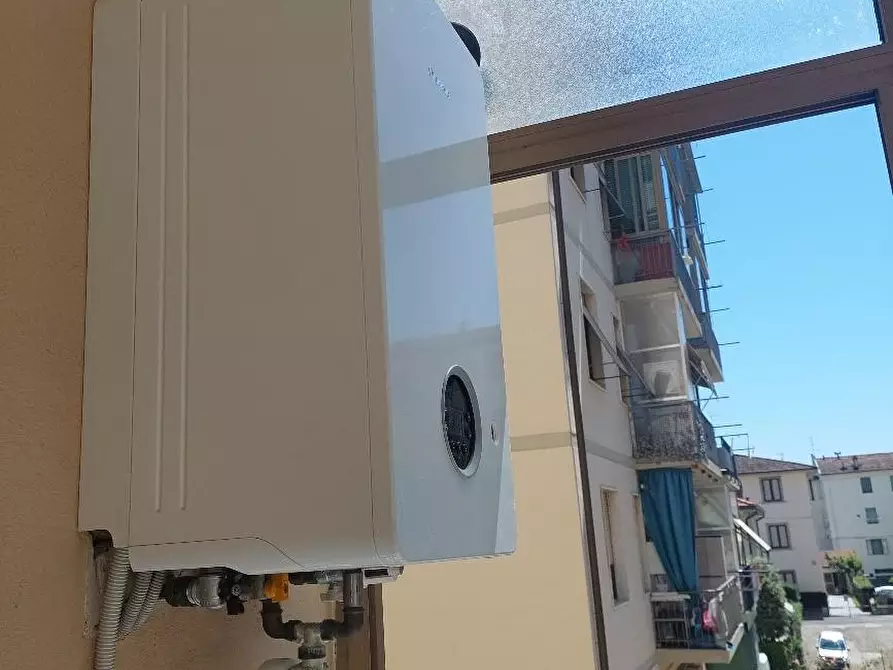 Immagine 17 di Appartamento in vendita  a Lastra A Signa
