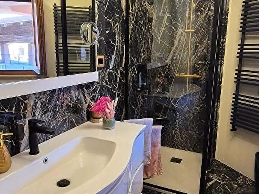 Immagine 32 di Appartamento in vendita  a Pisa