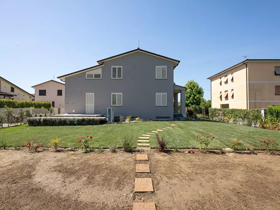 Immagine 5 di Villa in vendita  a San Giuliano Terme