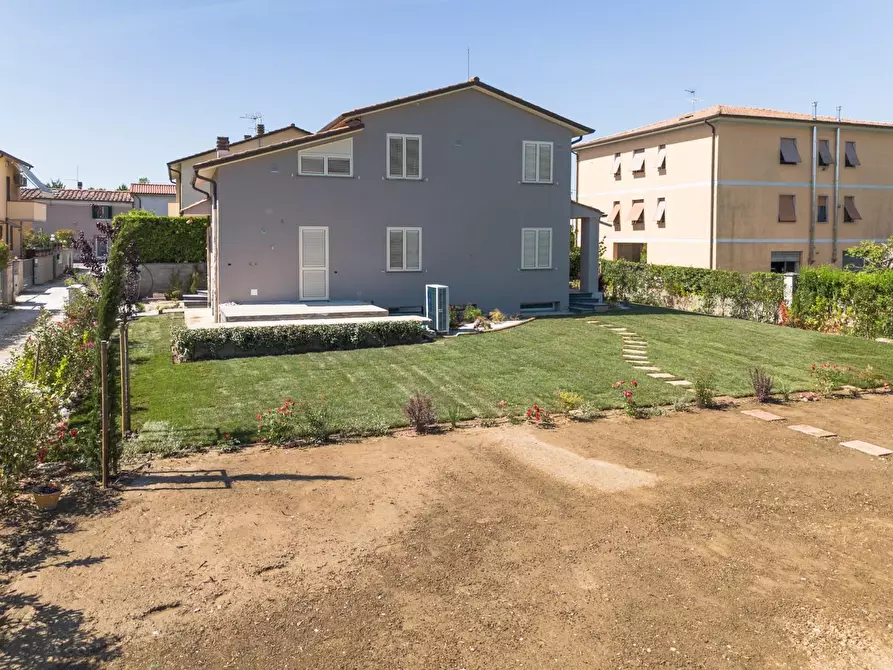 Immagine 4 di Villa in vendita  a San Giuliano Terme