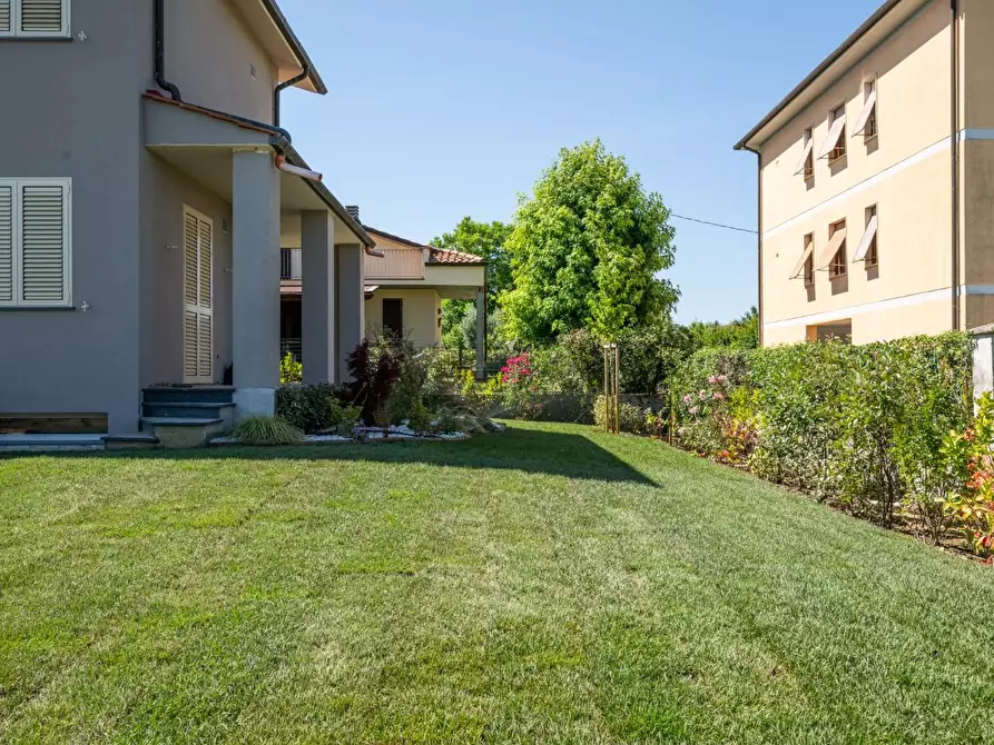 Immagine 17 di Villa in vendita  a San Giuliano Terme