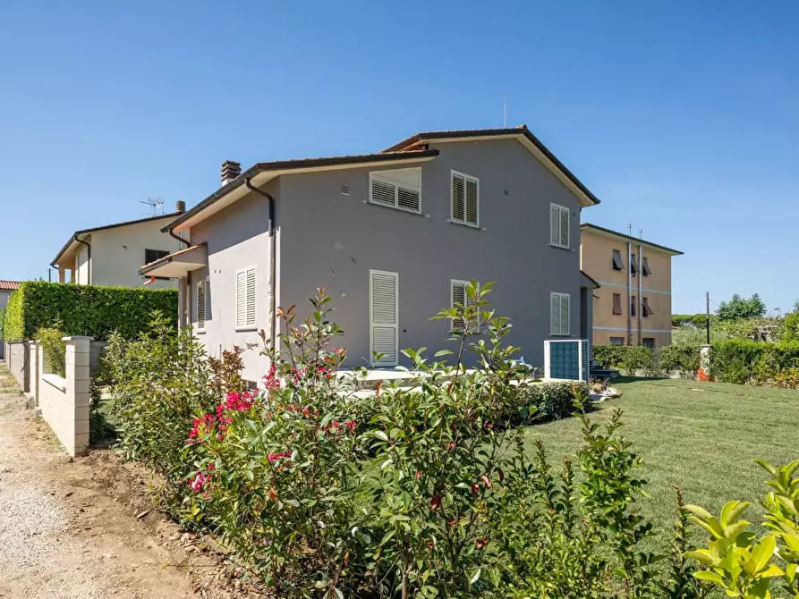 Immagine 3 di Villa in vendita  a San Giuliano Terme