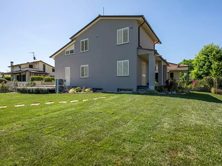 Immagine 1 di Villa in vendita  a San Giuliano Terme