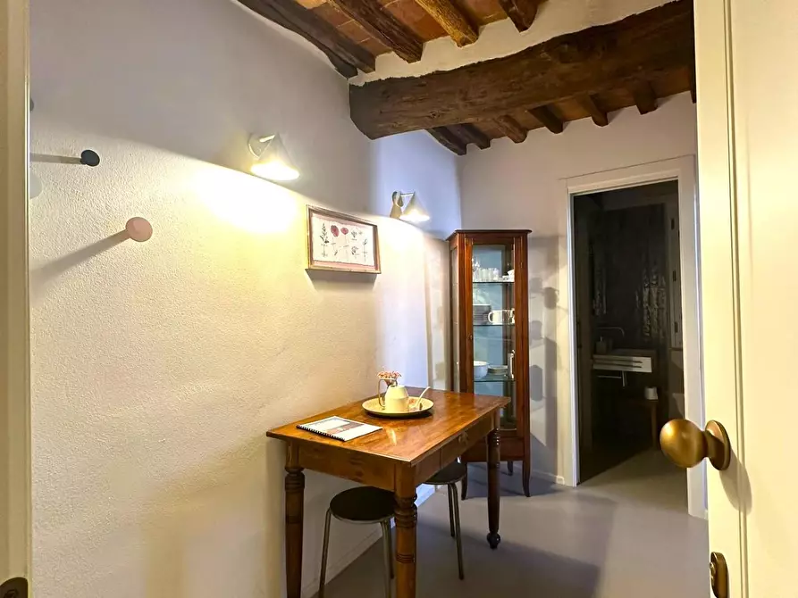 Immagine 4 di Appartamento in vendita  a Lucca