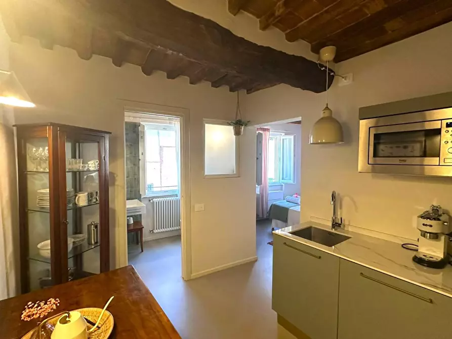 Immagine 2 di Appartamento in vendita  a Lucca