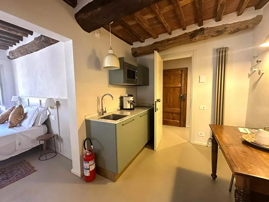 Immagine 1 di Appartamento in vendita  a Lucca