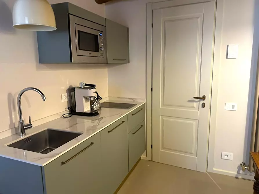 Immagine 8 di Appartamento in vendita  a Lucca