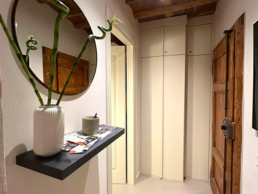 Immagine 3 di Appartamento in vendita  a Lucca