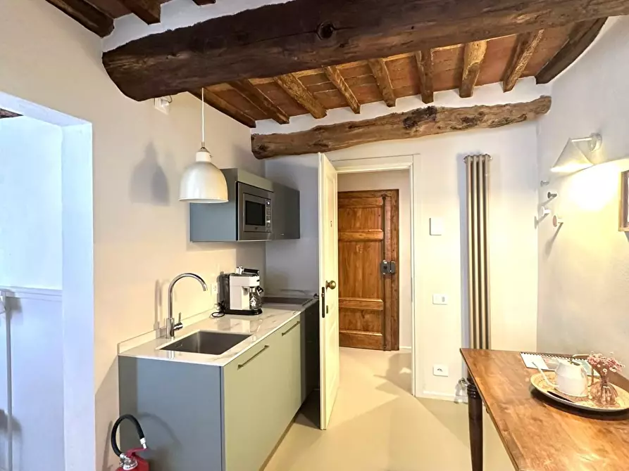 Immagine 5 di Appartamento in vendita  a Lucca