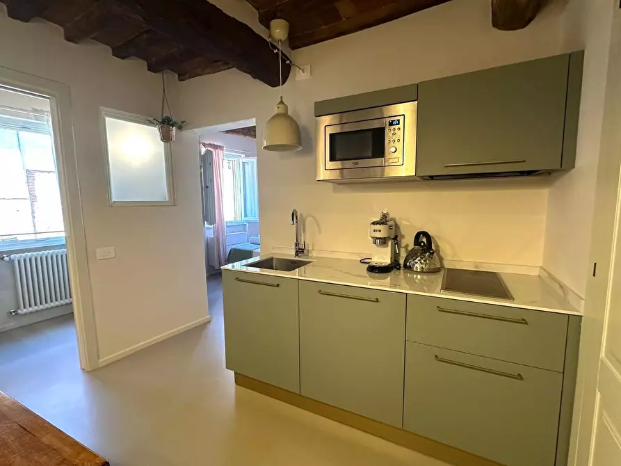 Immagine 6 di Appartamento in vendita  a Lucca