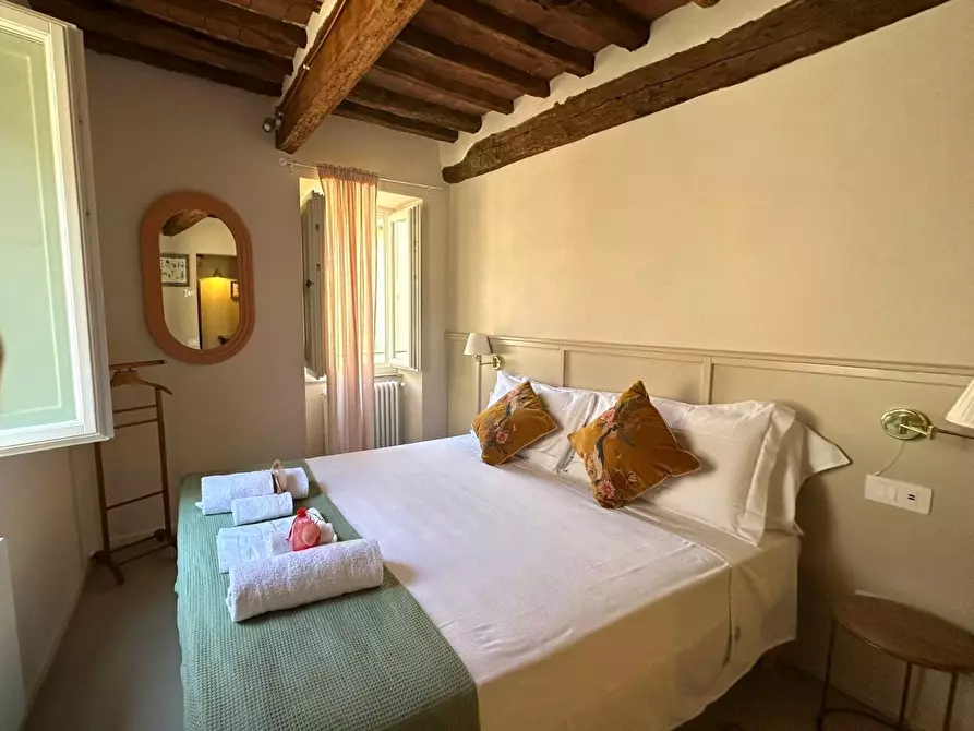 Immagine 9 di Appartamento in vendita  a Lucca