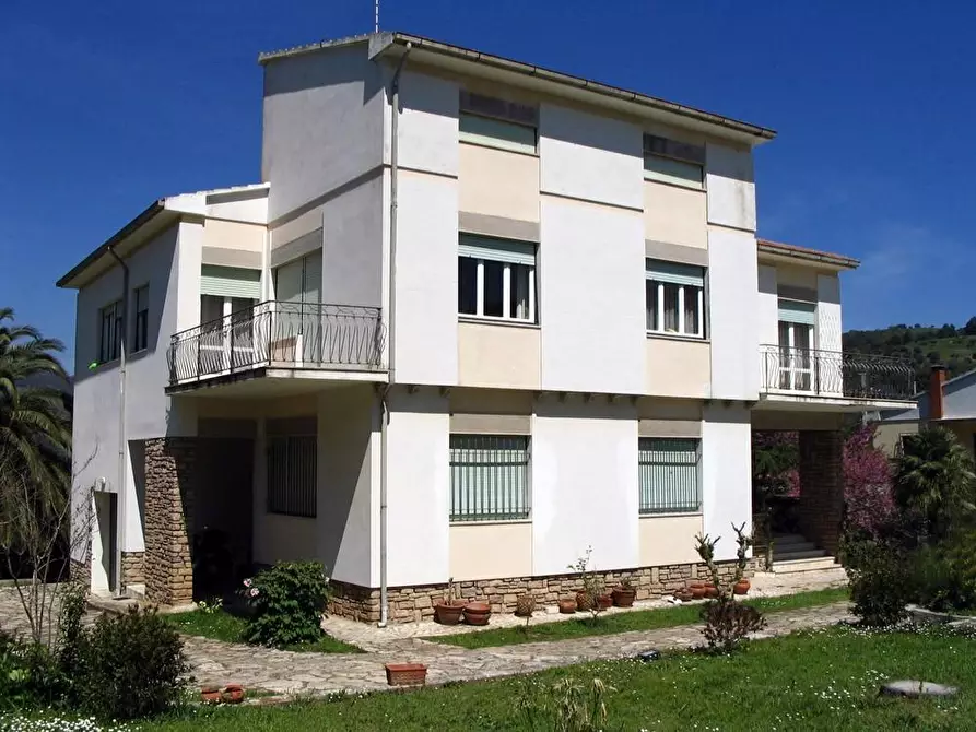 Immagine 1 di Villa in vendita  a Campiglia Marittima