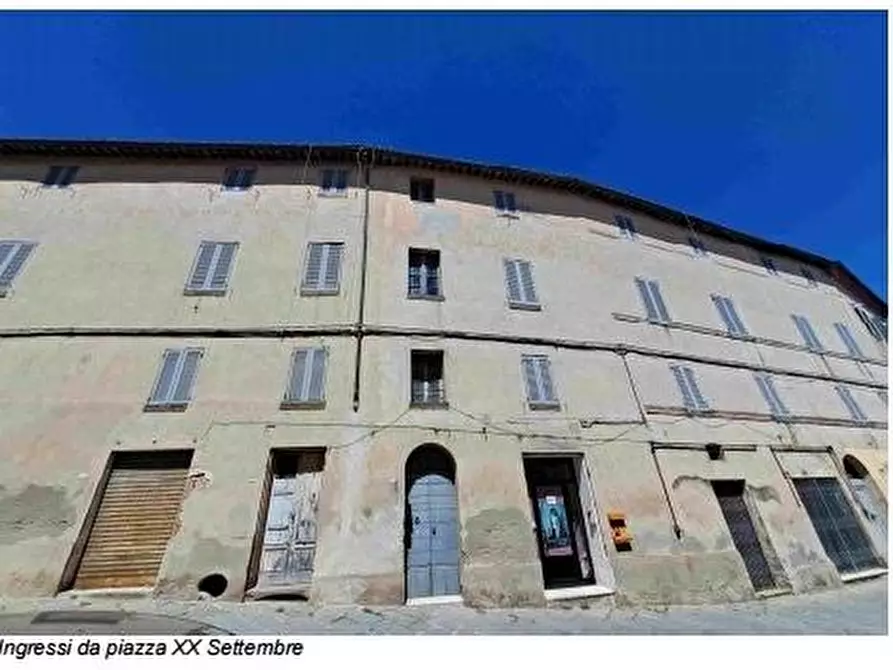 Immagine 20 di Palazzo in vendita  a Sinalunga
