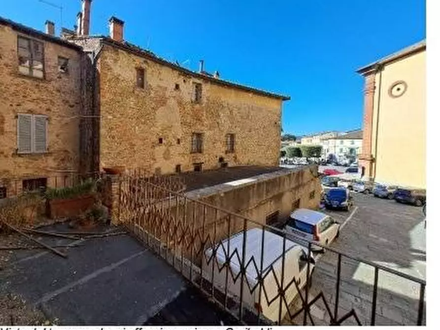 Immagine 4 di Palazzo in vendita  a Sinalunga