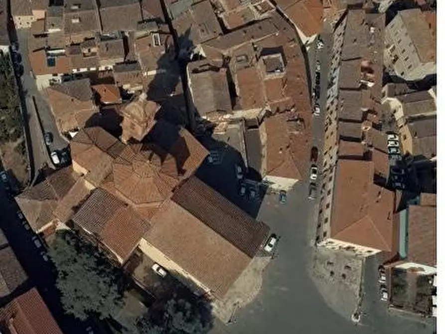 Immagine 2 di Palazzo in vendita  a Sinalunga