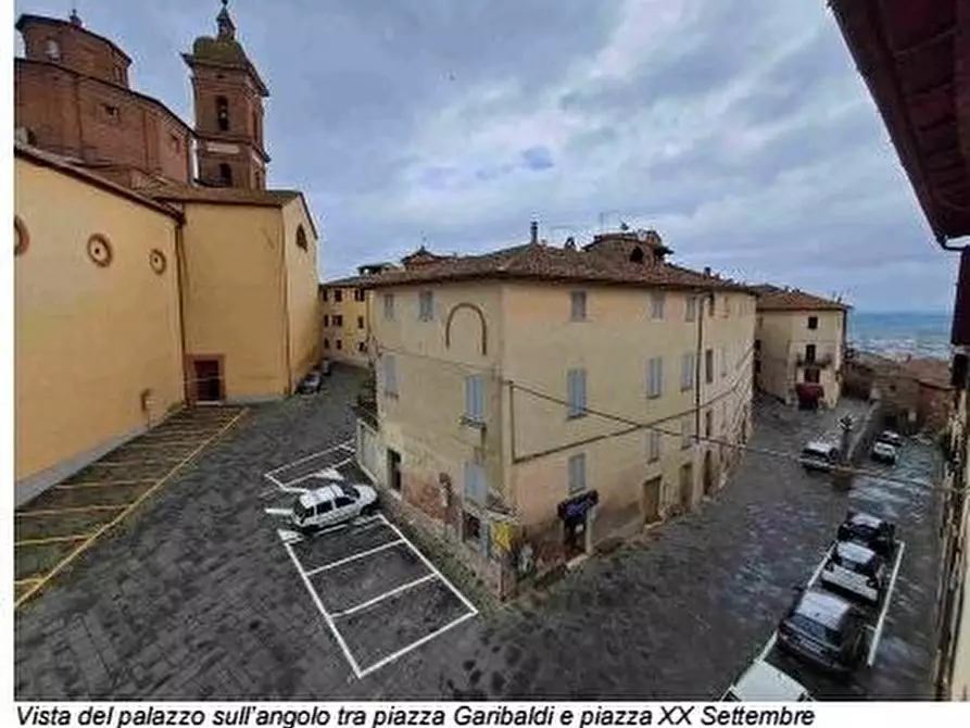 Immagine 3 di Palazzo in vendita  a Sinalunga