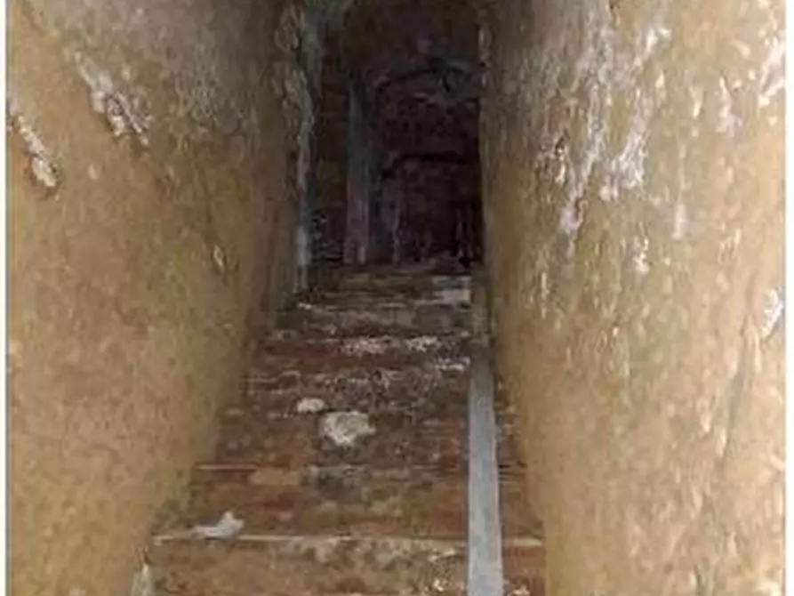 Immagine 21 di Palazzo in vendita  a Sinalunga
