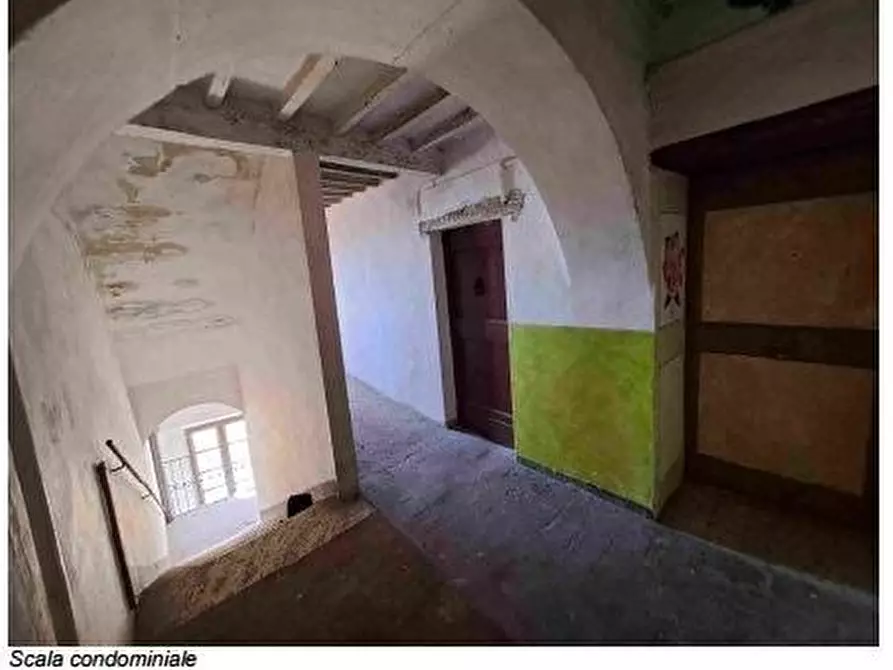 Immagine 15 di Palazzo in vendita  a Sinalunga